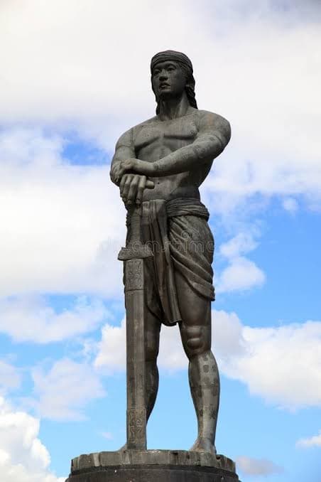 Lapu-Lapu foi um líder filipino que ficou famoso por resistir aos colonizadores espanhóis.